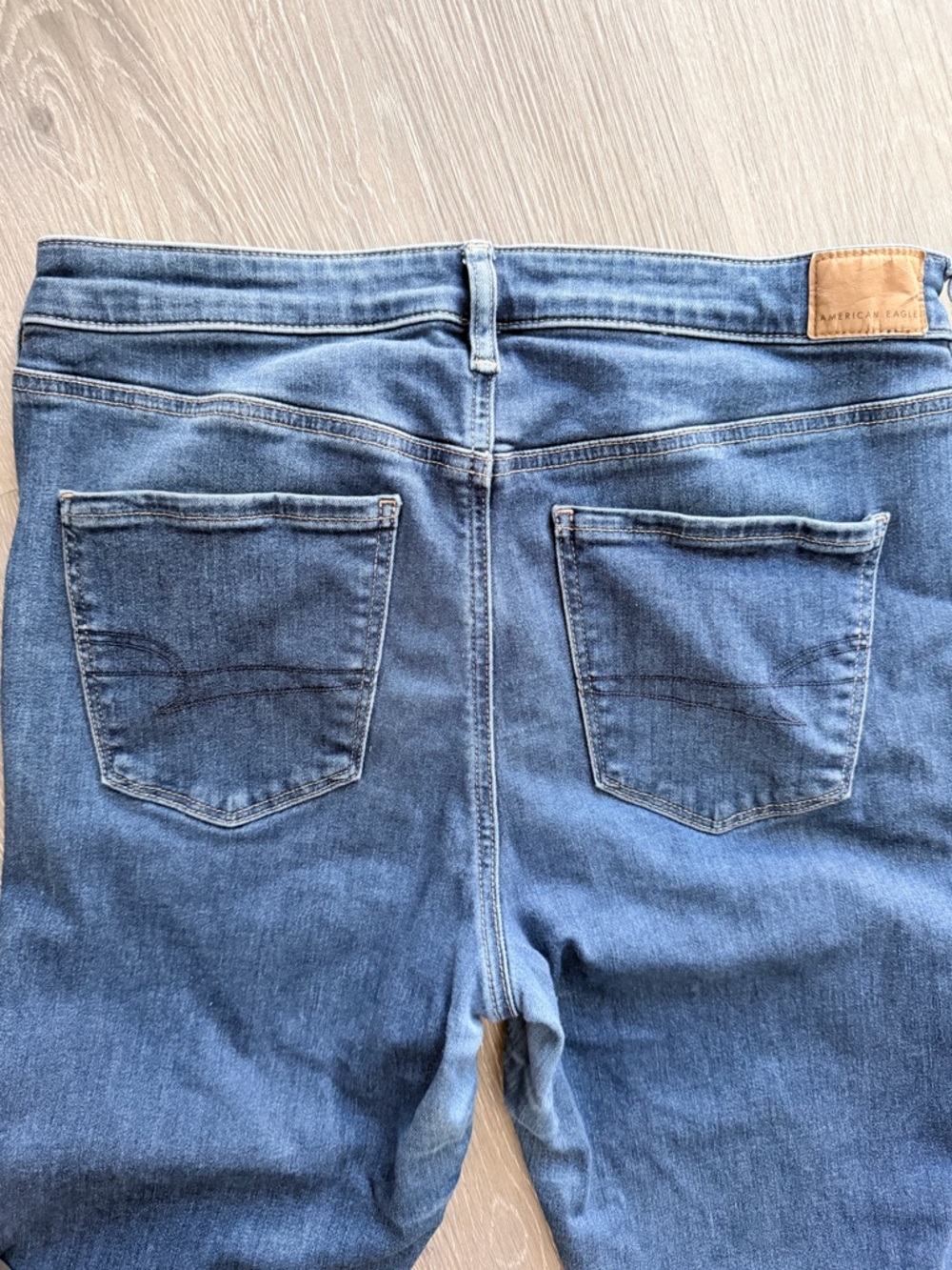 American Eagle Outfitters Light Wash Stretch Denim Jeans - Picture 6 of 7